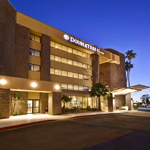 https://radisson-hotel-phoenix-north.hotelsofphoenix.com